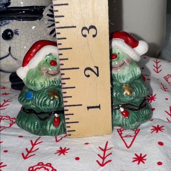 Festive Green Christmas Tree salt and pepper - Picture 2 of 5